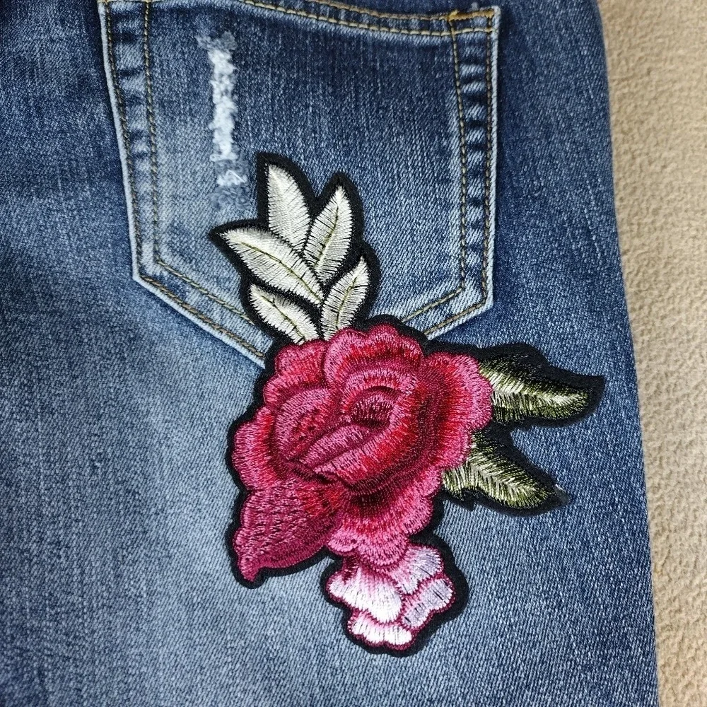 Dollhouse Charley Women's Size 3 Jeans  Blue Denim Ankle Distressed  Rose Patch